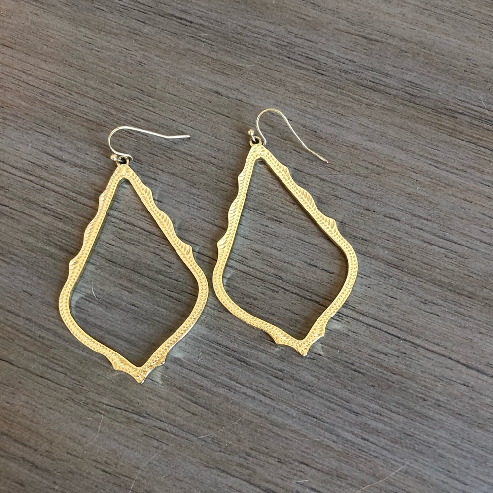 Kendra Scott Sophee Drop Earnings